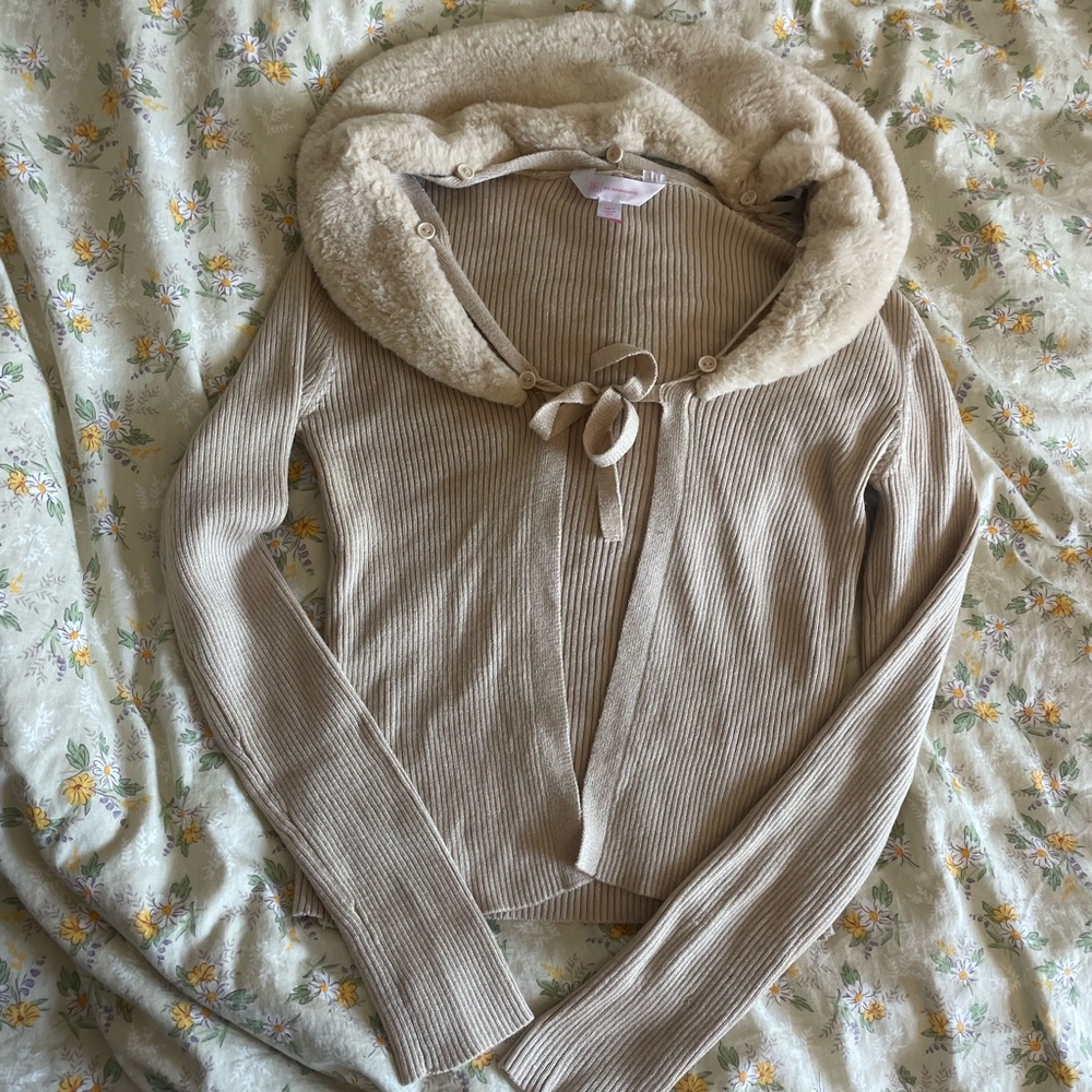 Cream front tie faux fur cardigan